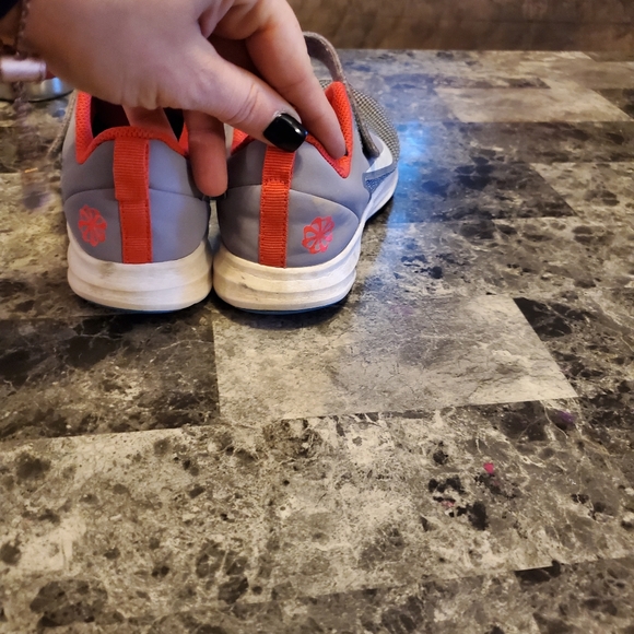 Boys nike shoes - Picture 3 of 5